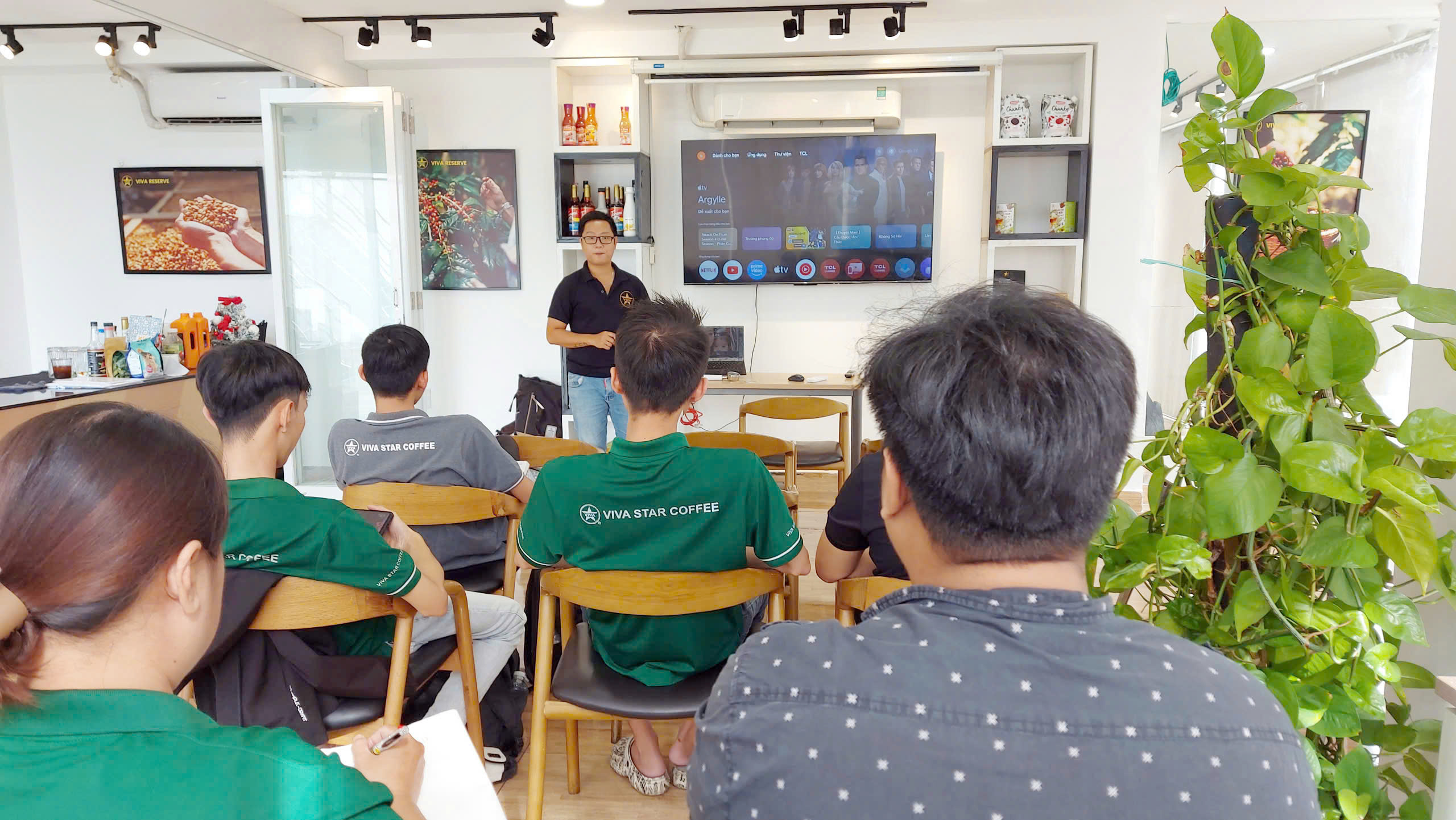 You are currently viewing Viva Academy – Đào tạo chuyên sâu về pha chế cà phê, đồ uống