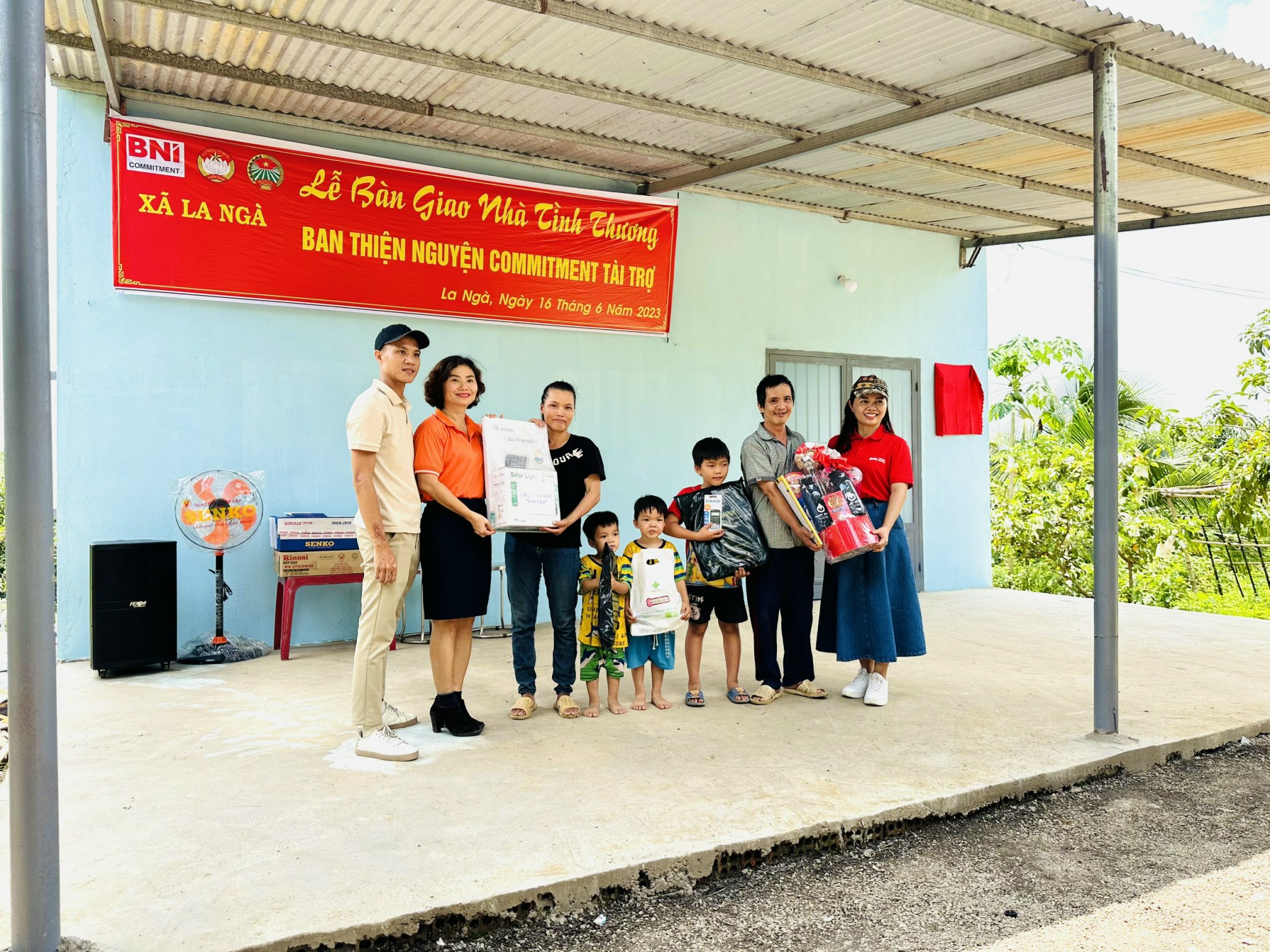 Thiện Nguyện Xã Hội - Viva Group